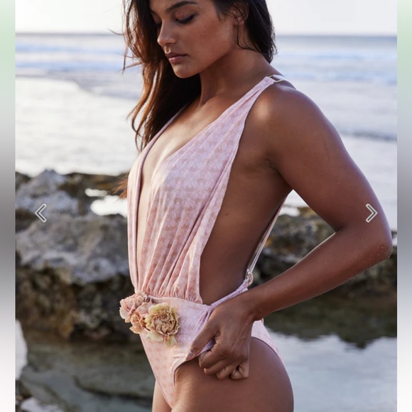 Coming in Haht Leghahcy one piece WITH POCKETS - Picture 4 of 10